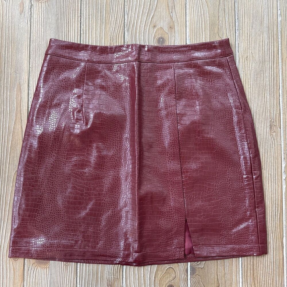 Women’s Glam Faux Leather Mini Skirt New Crocodile Print Embossed - Medium